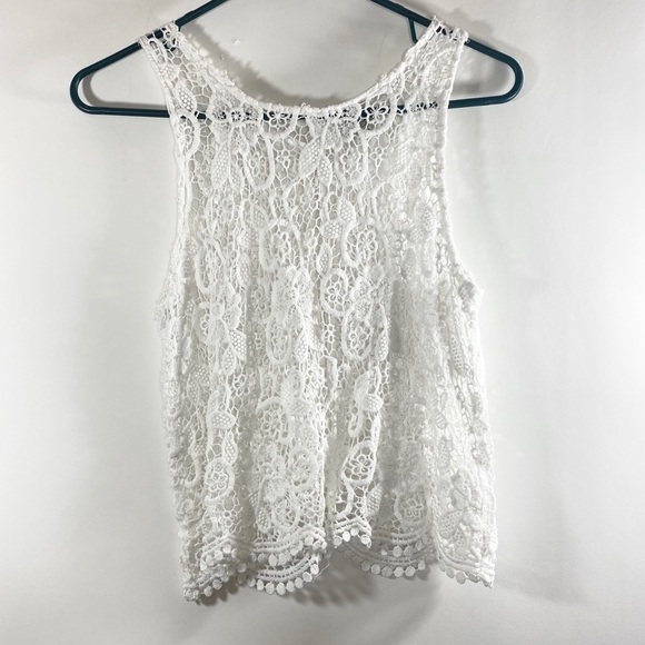 Cherokee Tops - ❤️5/$25❤️ Cherokee | Top | Medium